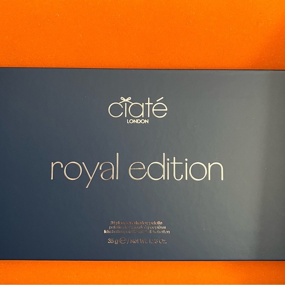ROYAL Edition Eyeshadow Palette Exclusive 24-Piece Eyeshadow Palette - Picture 2 of 4